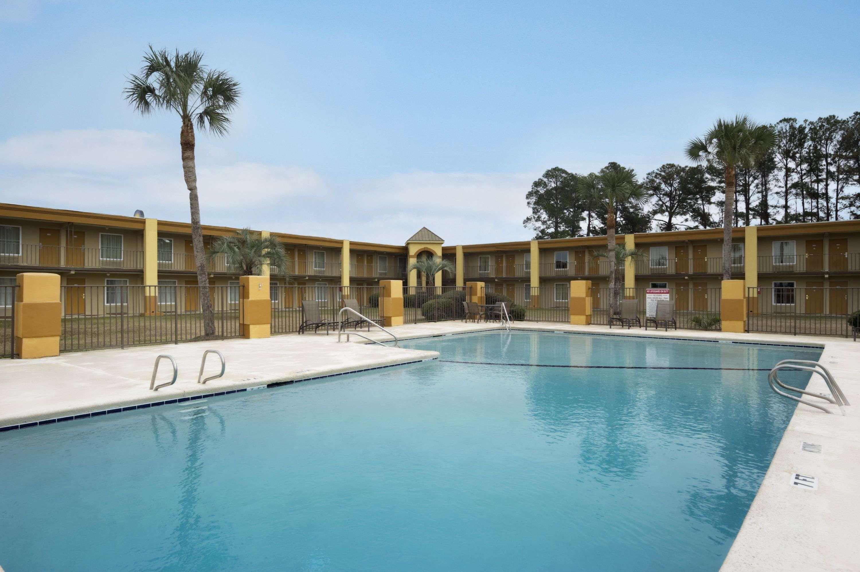 Days Inn By Wyndham Brunswick/St. Simons Area Exterior foto