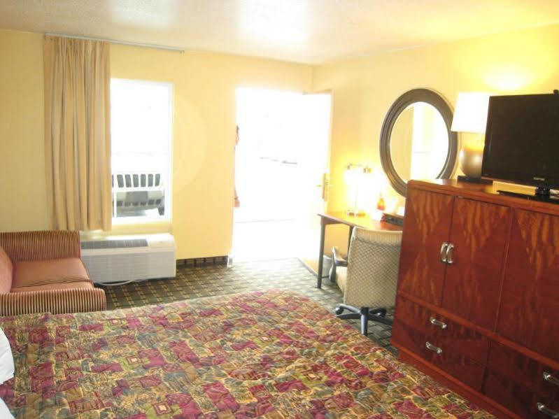 Days Inn By Wyndham Brunswick/St. Simons Area Exterior foto