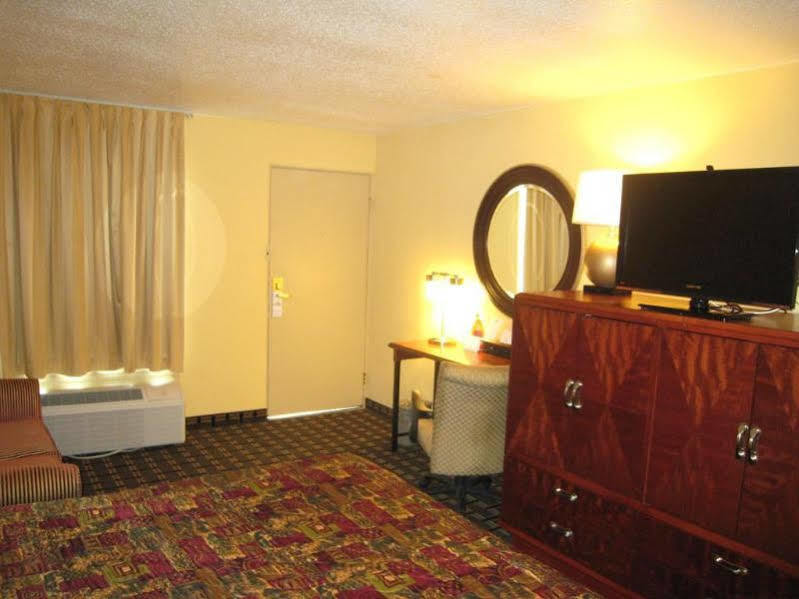 Days Inn By Wyndham Brunswick/St. Simons Area Exterior foto